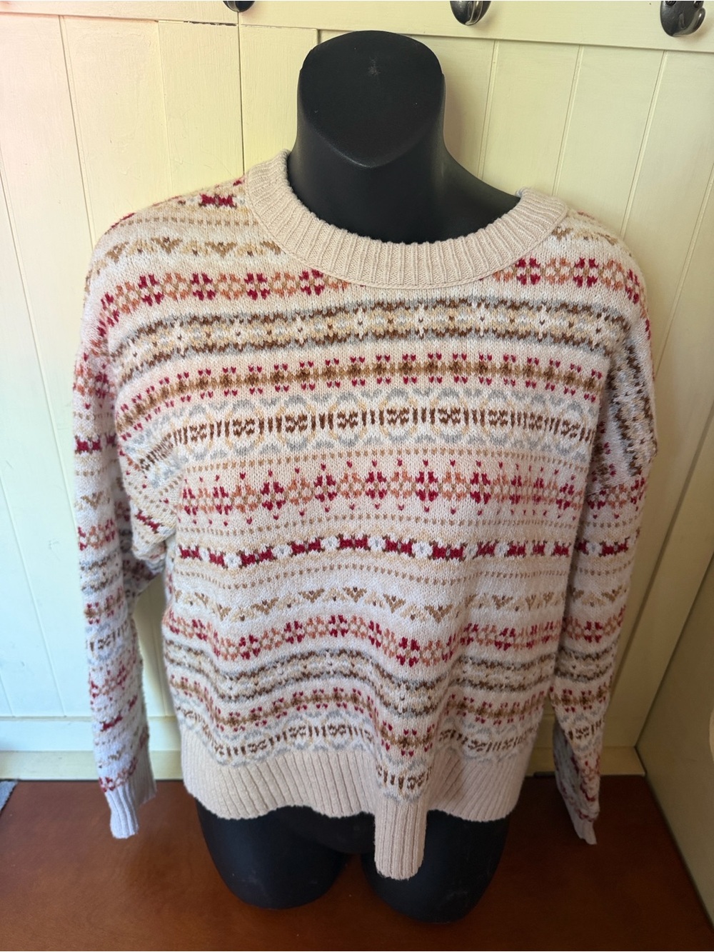 American Eagle Cream Fair Isle Crewneck Sweater with Red and Tan Accents